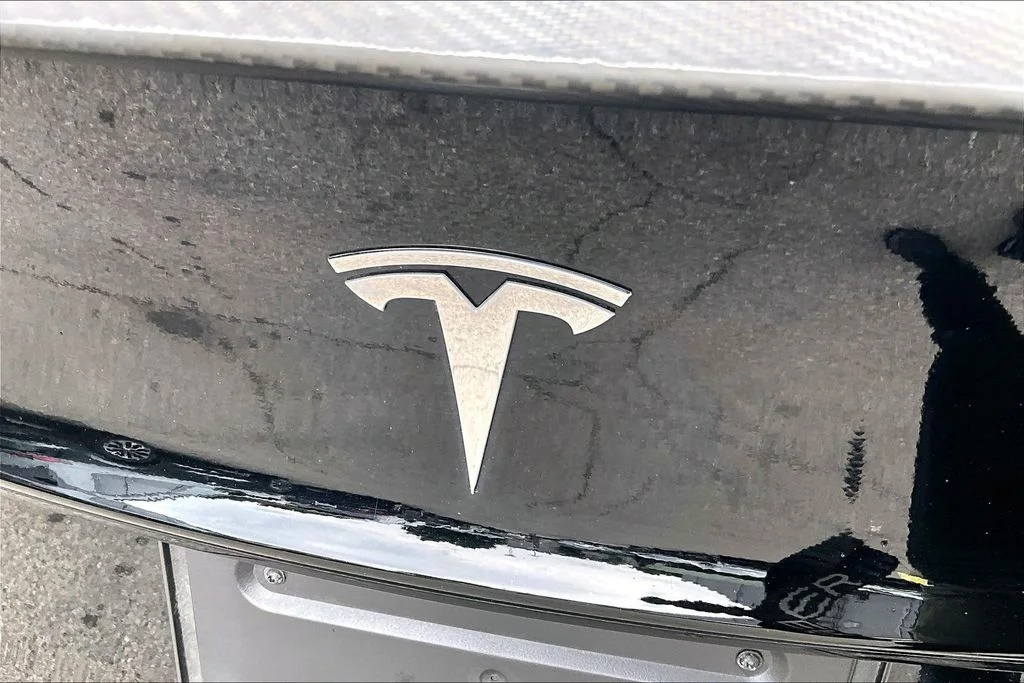 Used 2023  Tesla Performance image 24