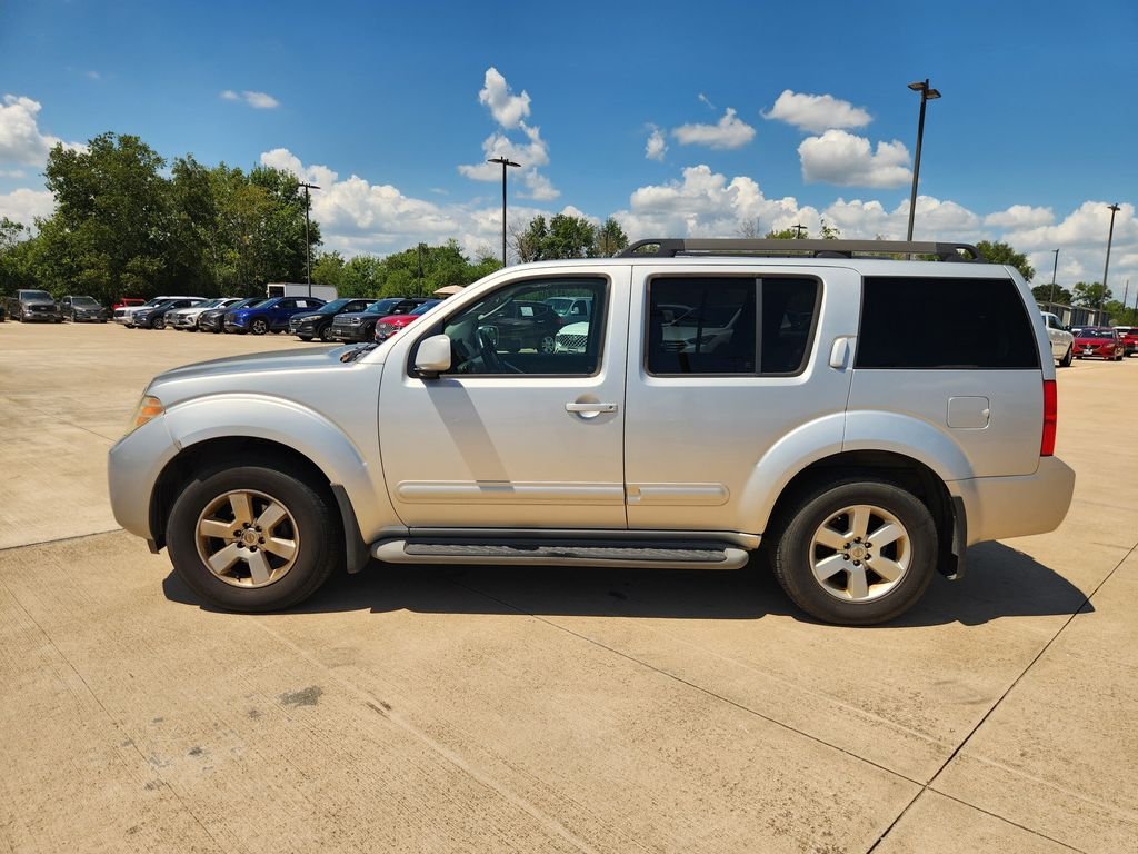 Used 2009 Silver Lightning Metallic Nissan SE image 5