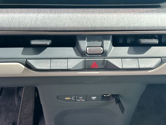 New 2026 Ivory Silver Kia Wind AWD image 16