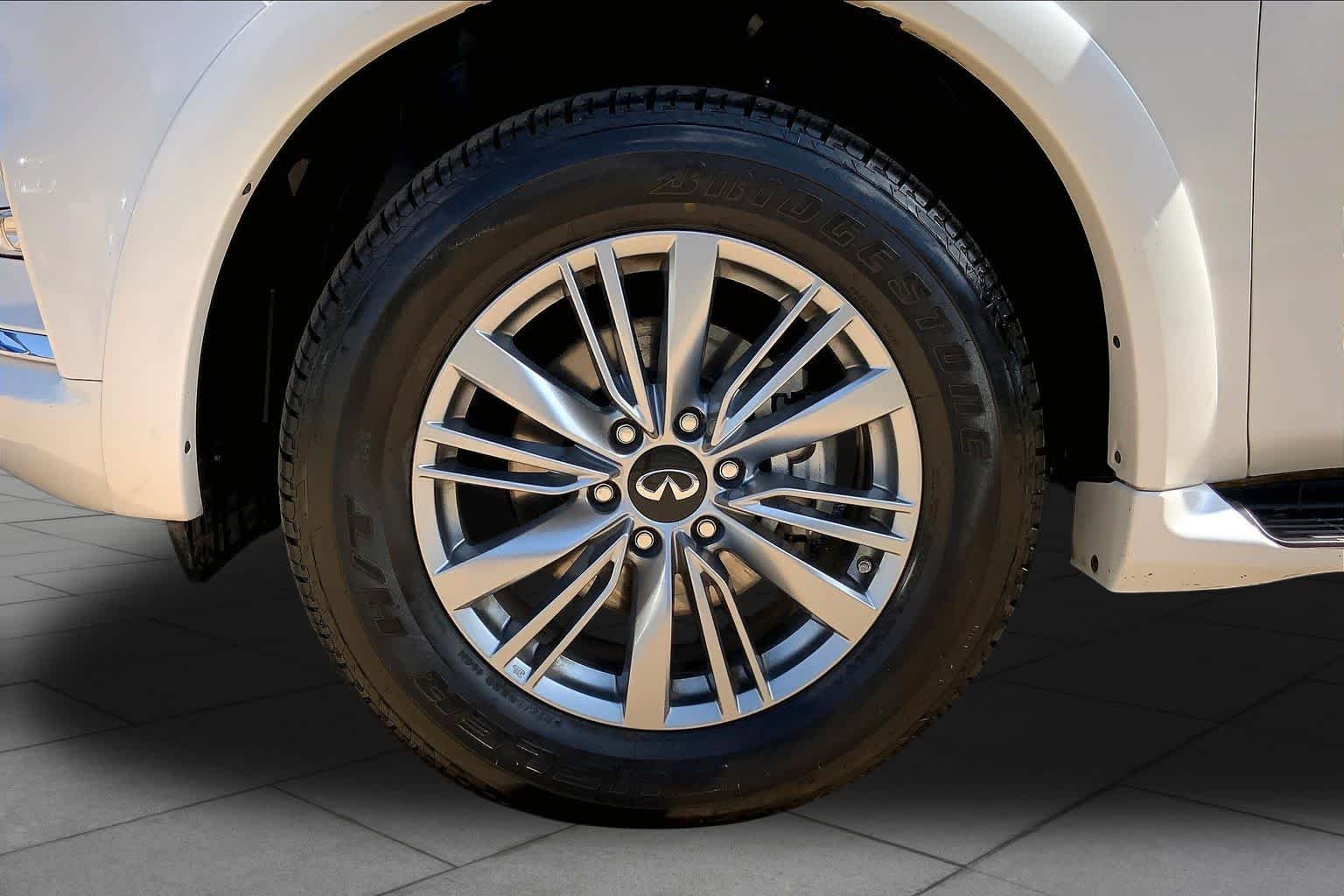 Used 2022 Moonstone White INFINITI LUXE image 11