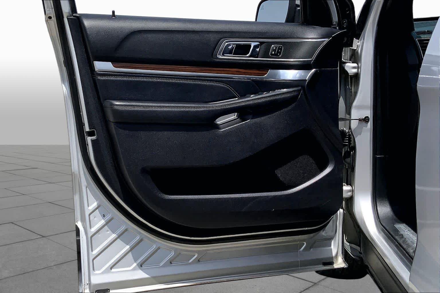 Used 2019 Ingot Silver Ford Limited image 21