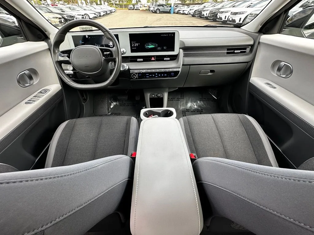 Used 2024 Black Hyundai SEL image 16
