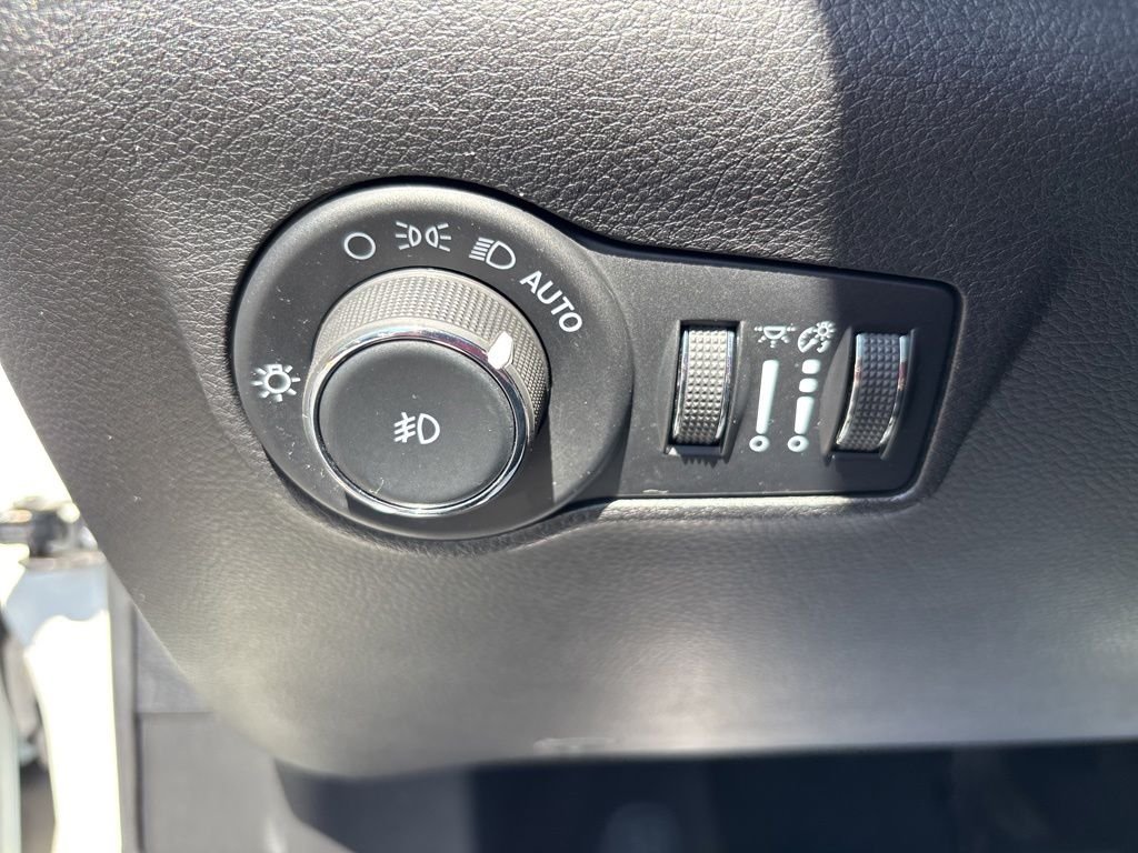 Used 2022 White Jeep High Altitude image 25