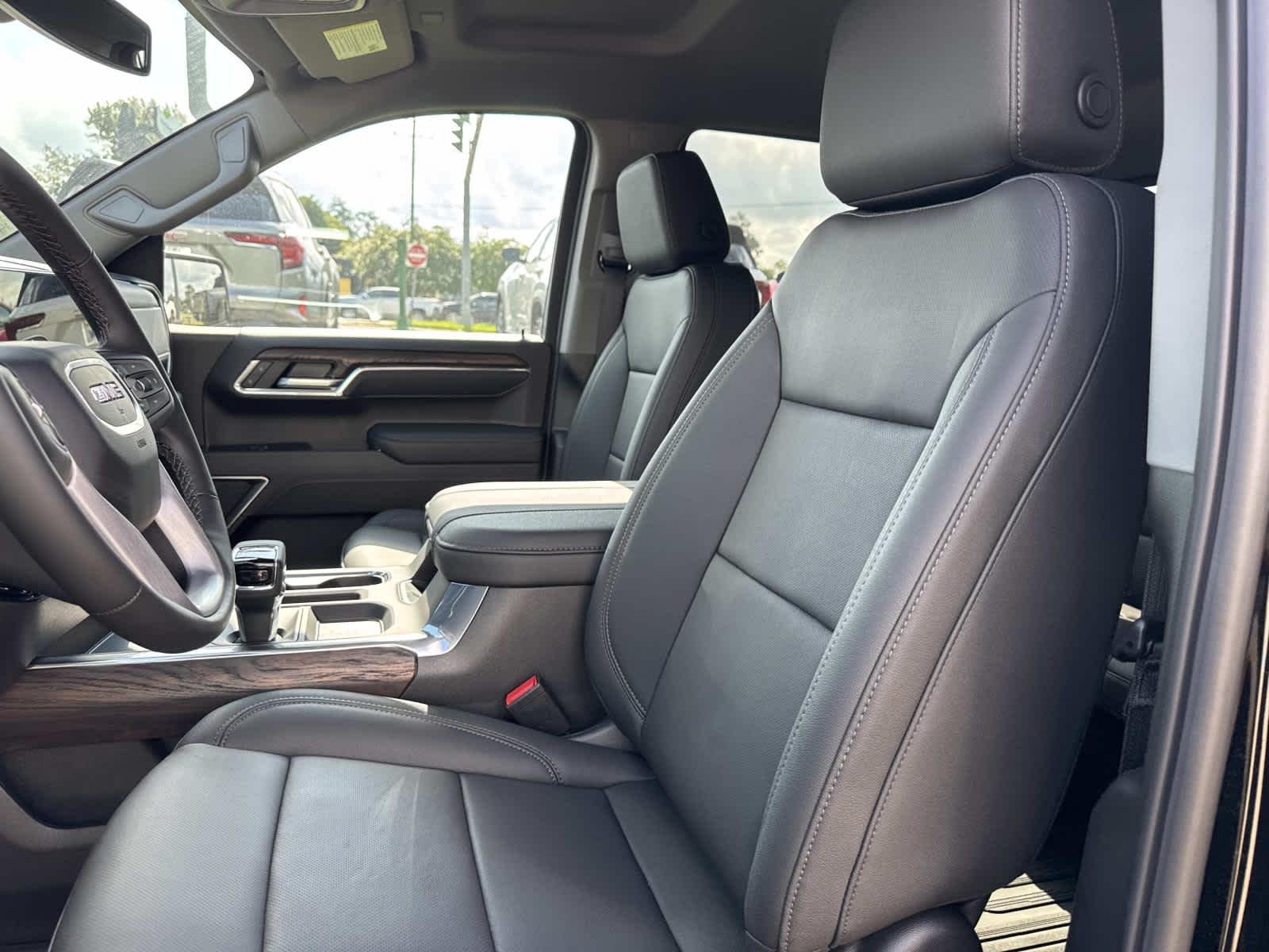 2026 GMC Sierra 1500 SLT - Photo 9