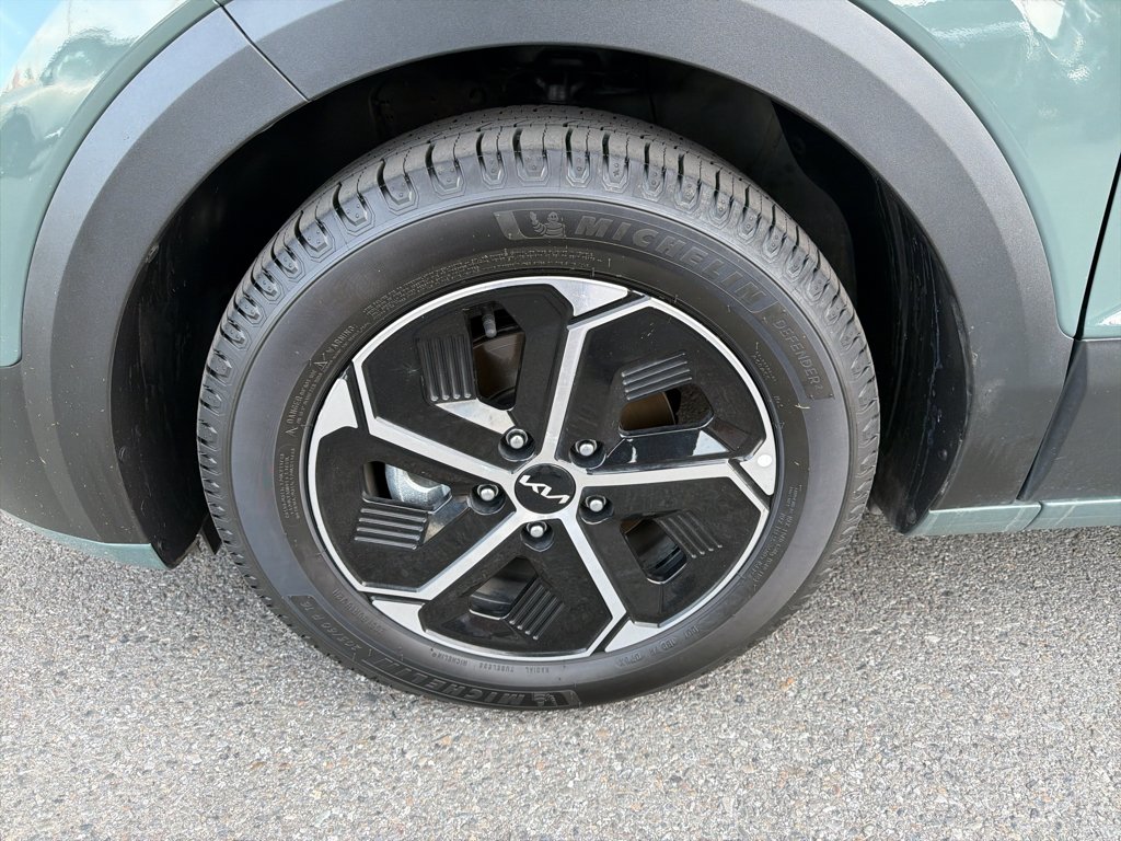Used 2023 Green Kia EX image 10