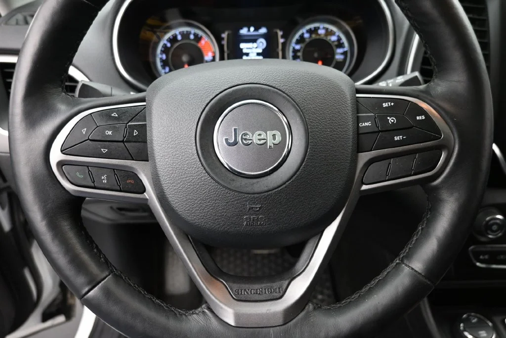 Used 2019 White Jeep Latitude Plus image 17