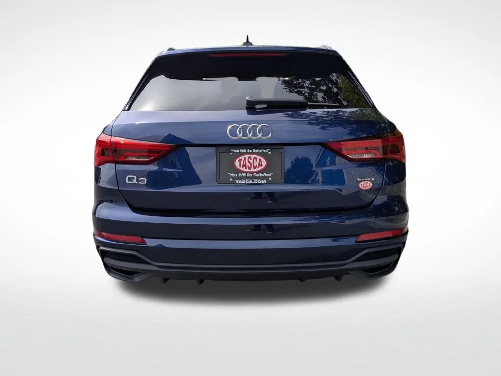 Used 2023  Audi Premium image 4
