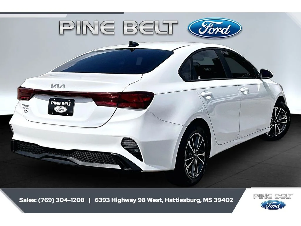 Used 2024 Snow White Pearl Kia LXS image 11