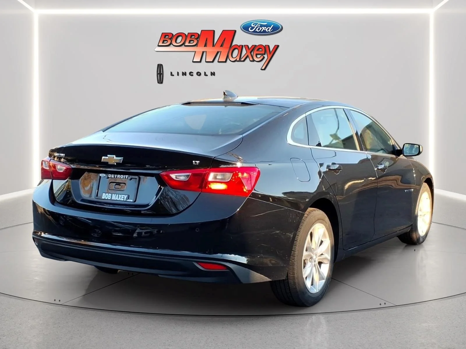 Used 2025 Mosaic Black Metallic Chevrolet LT 1LT image 30