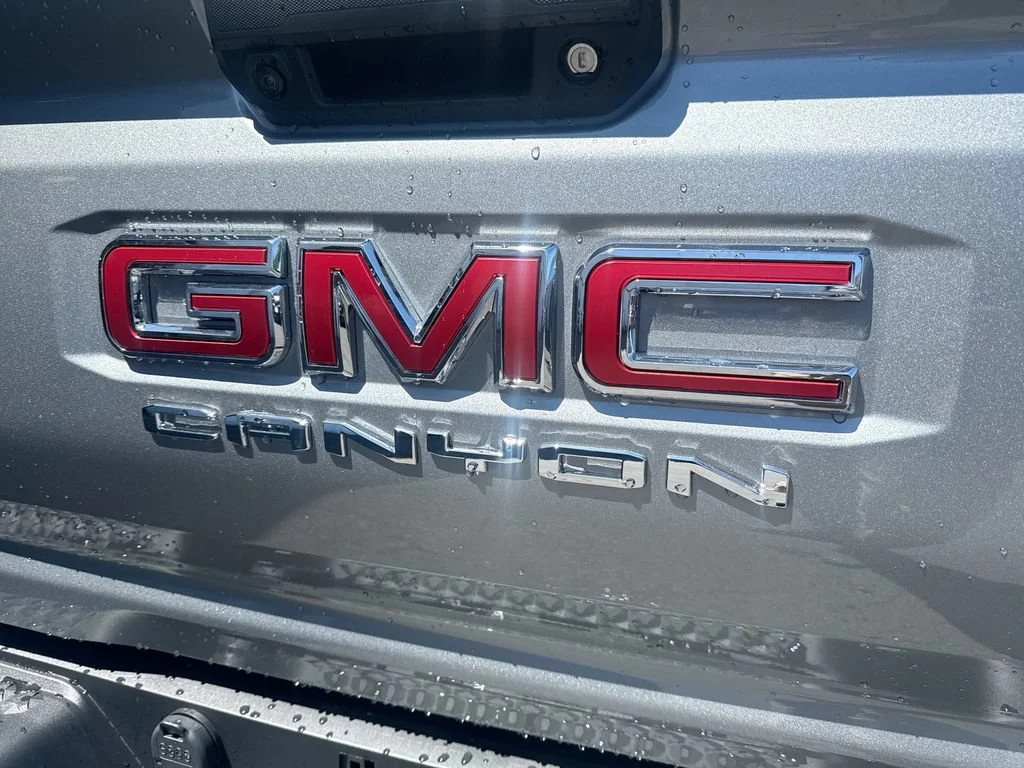 New 2026 Sterling Metallic GMC Elevation image 27