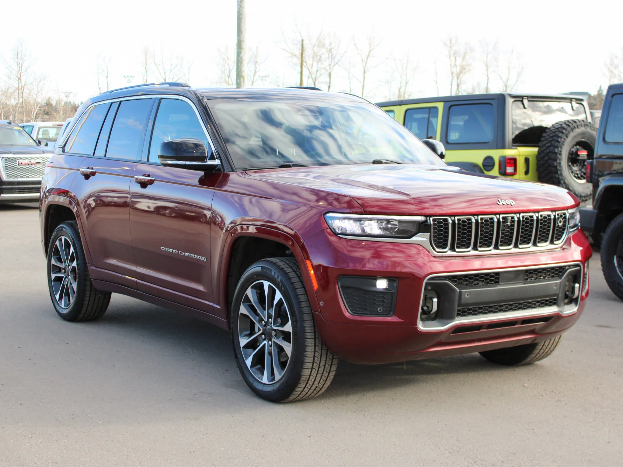 Certified Used 2023 Red Jeep Overland * No Accidents | V6 | Apple CarPlay | Massage Seats | Night Vision | Adaptive Cruise image 9