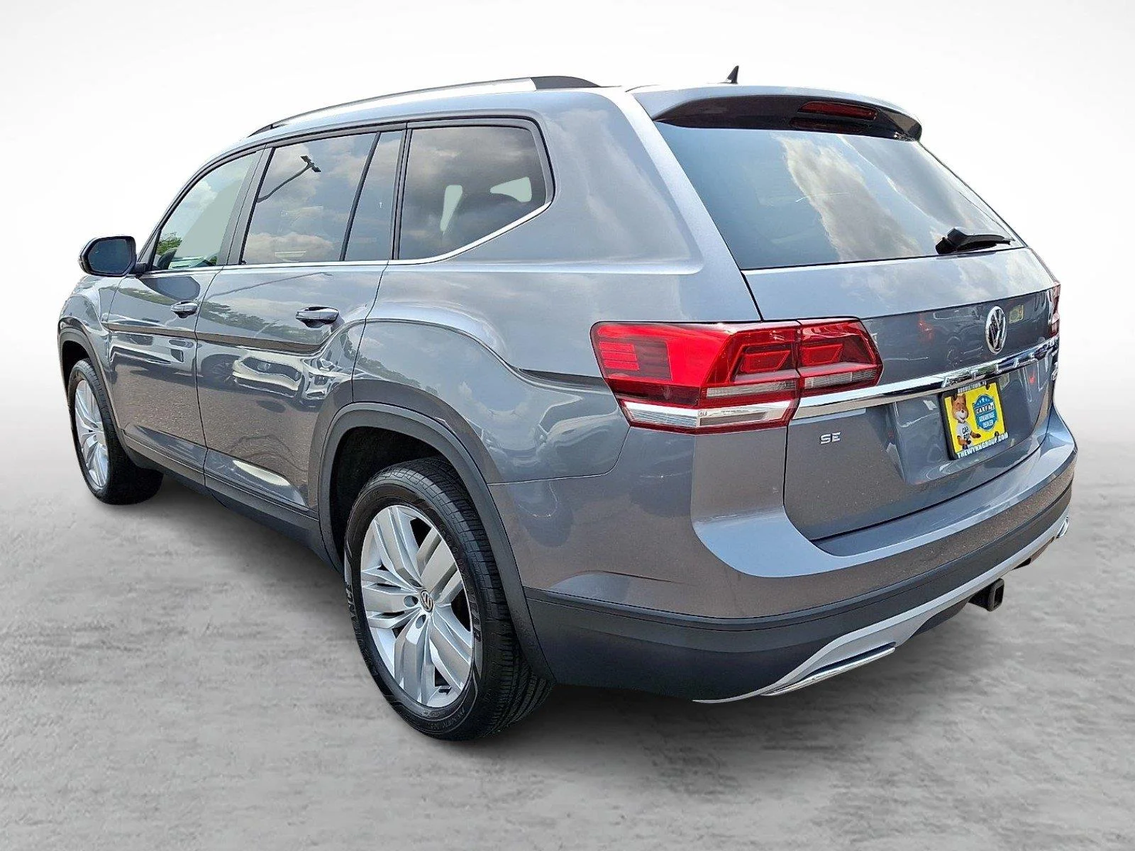 Used 2019 Platinum Gray Metallic Volkswagen 3.6L V6 SE w/Technology image 4
