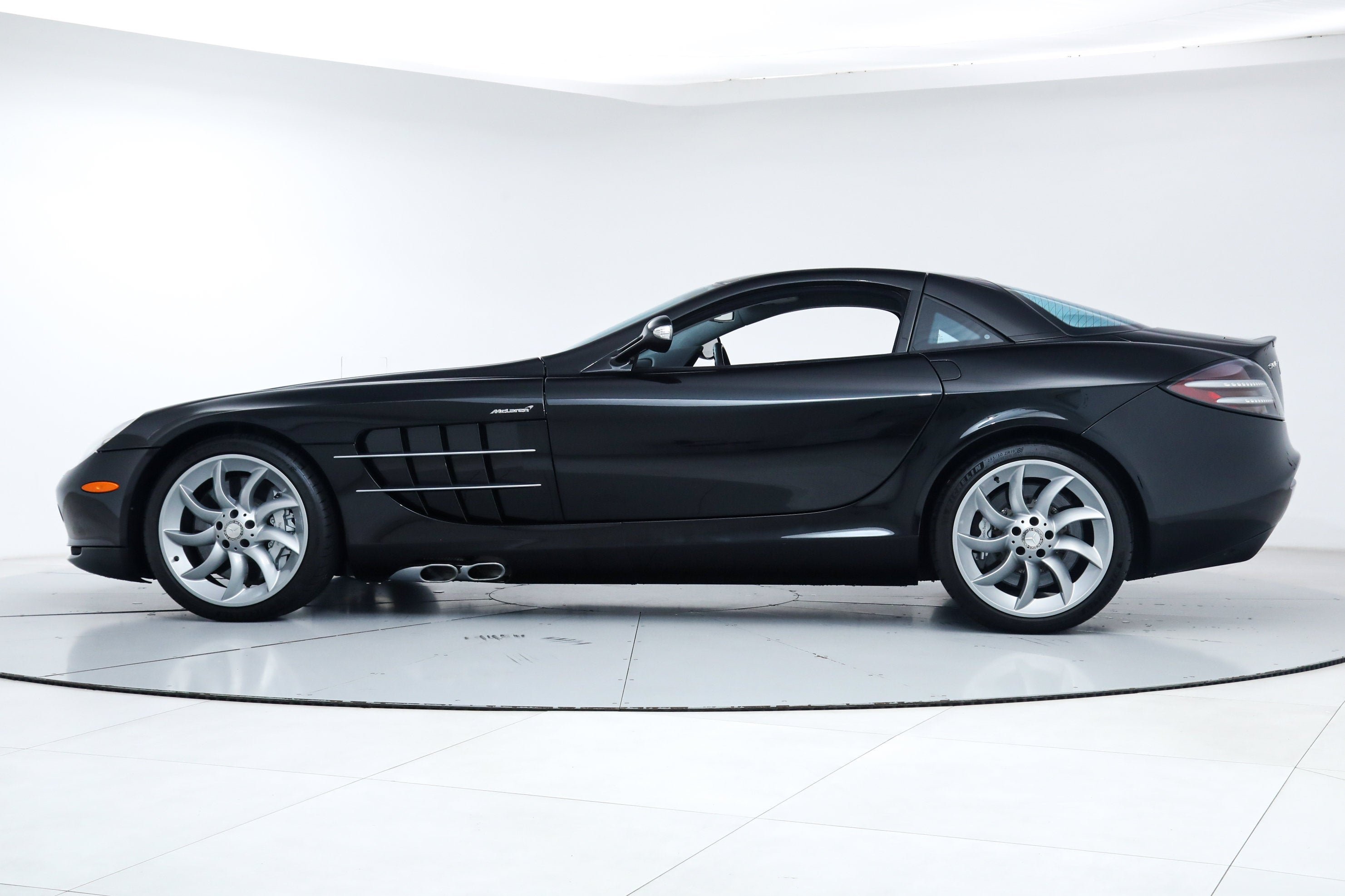 Used 2006 Black Mercedes-Benz  image 3