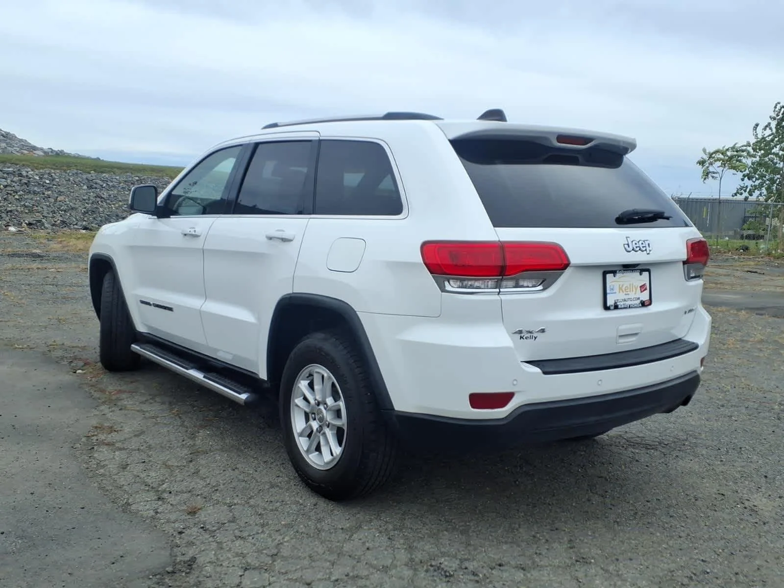 Used 2018 Bright White Clearcoat Jeep Laredo E image 7