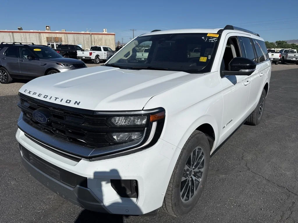 Certified Used 2025 Oxford White Ford Platinum image 18