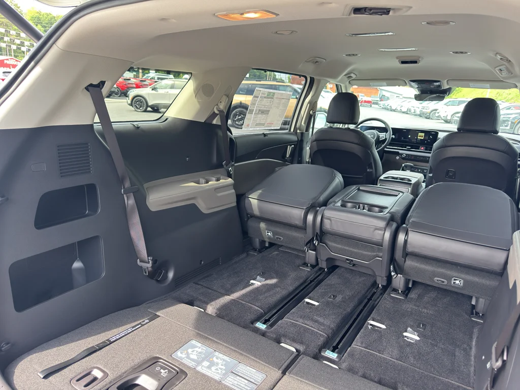 New 2026 Snow White Pearl Kia EX image 18