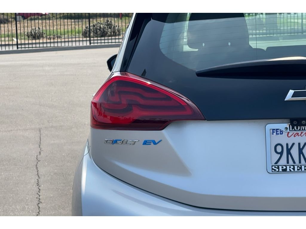 Used 2017 Silver Ice Metallic Chevrolet Premier image 43