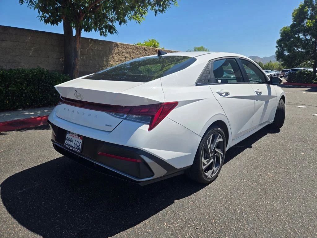 Used 2025 White Hyundai Limited image 7