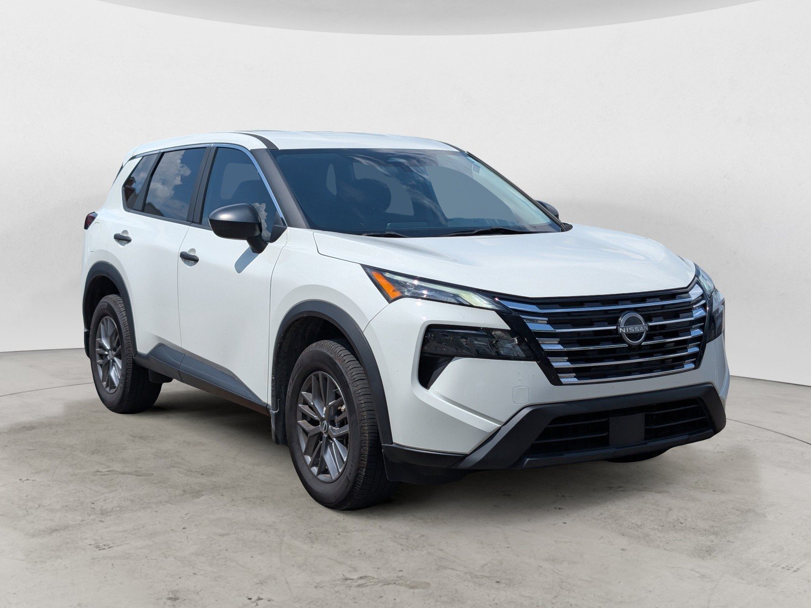 Used 2024 Glacier White Nissan S image 2