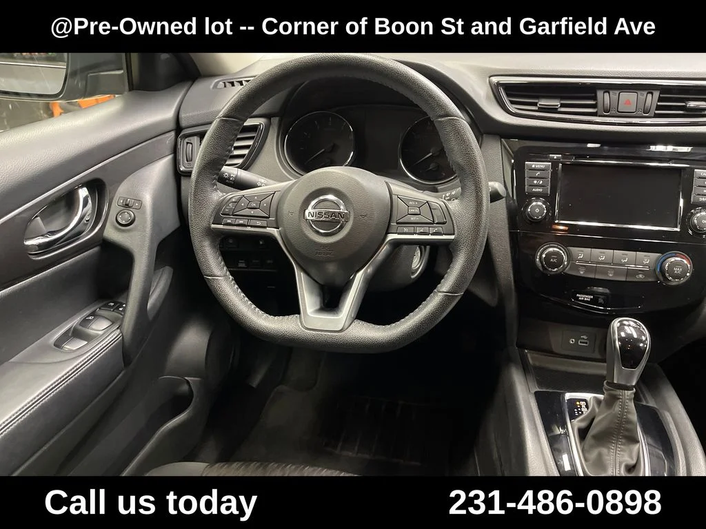 Used 2020 Gray Nissan S image 17