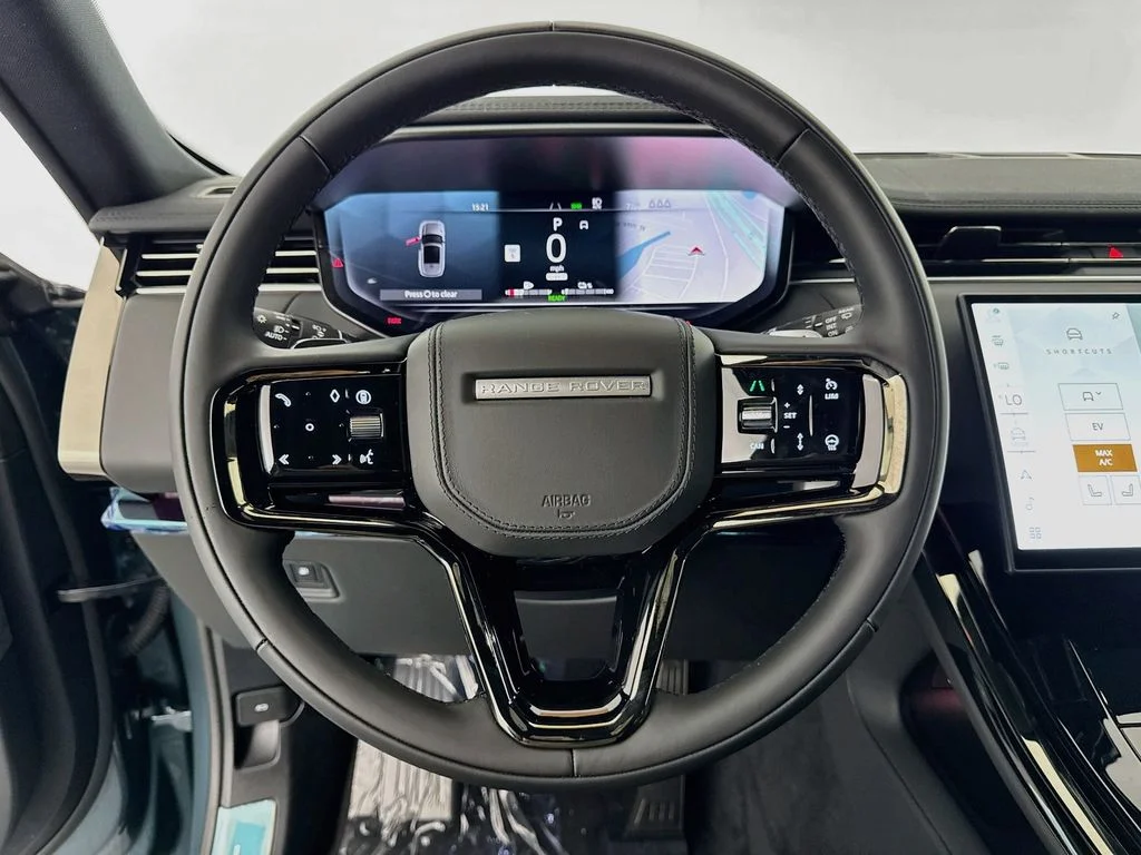 New 2026 Giola Green Land Rover Dynamic SE image 11