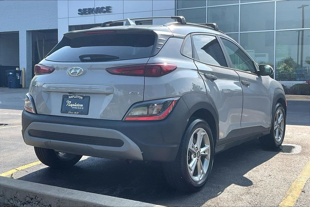 Used 2022 Silver Hyundai SEL image 16