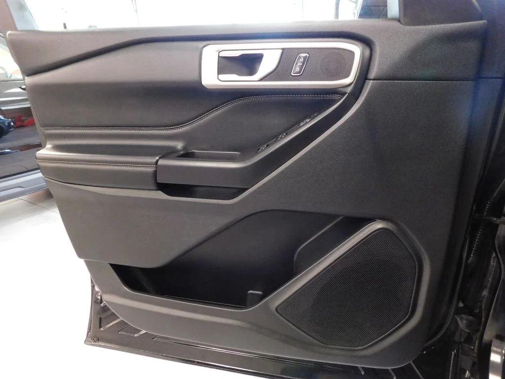 Used 2020 Agate Black Metallic Ford XLT image 11