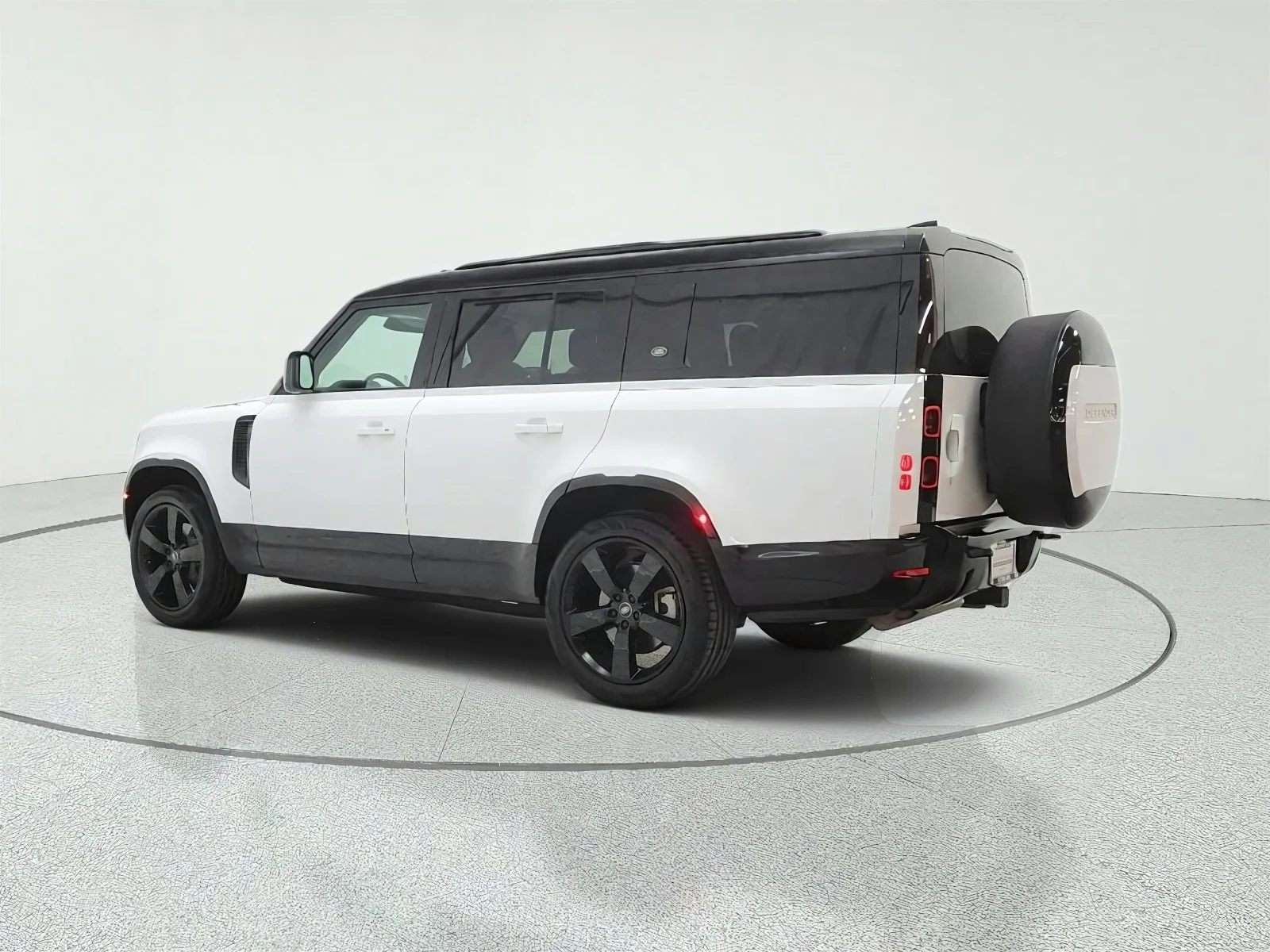 Used 2024 Fuji White Land Rover 130 P400 X-Dynamic SE image 7
