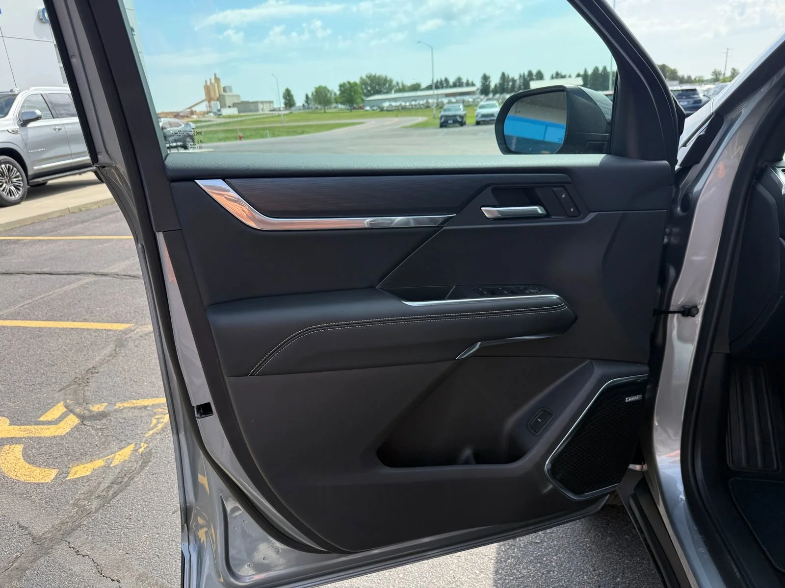 New 2026 Sterling Metallic GMC Elevation image 16