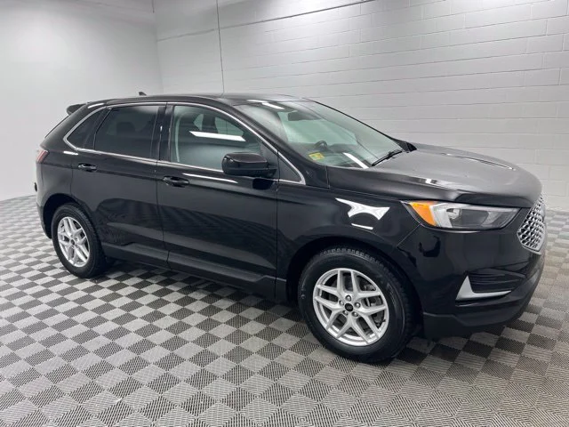 Used 2024 Black Ford SEL image 4