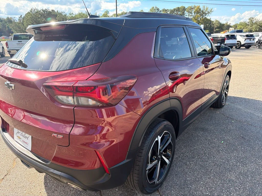 Used 2023 Crimson Chevrolet RS image 5
