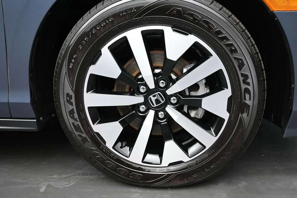 Used 2025 Black Honda EX-L image 10