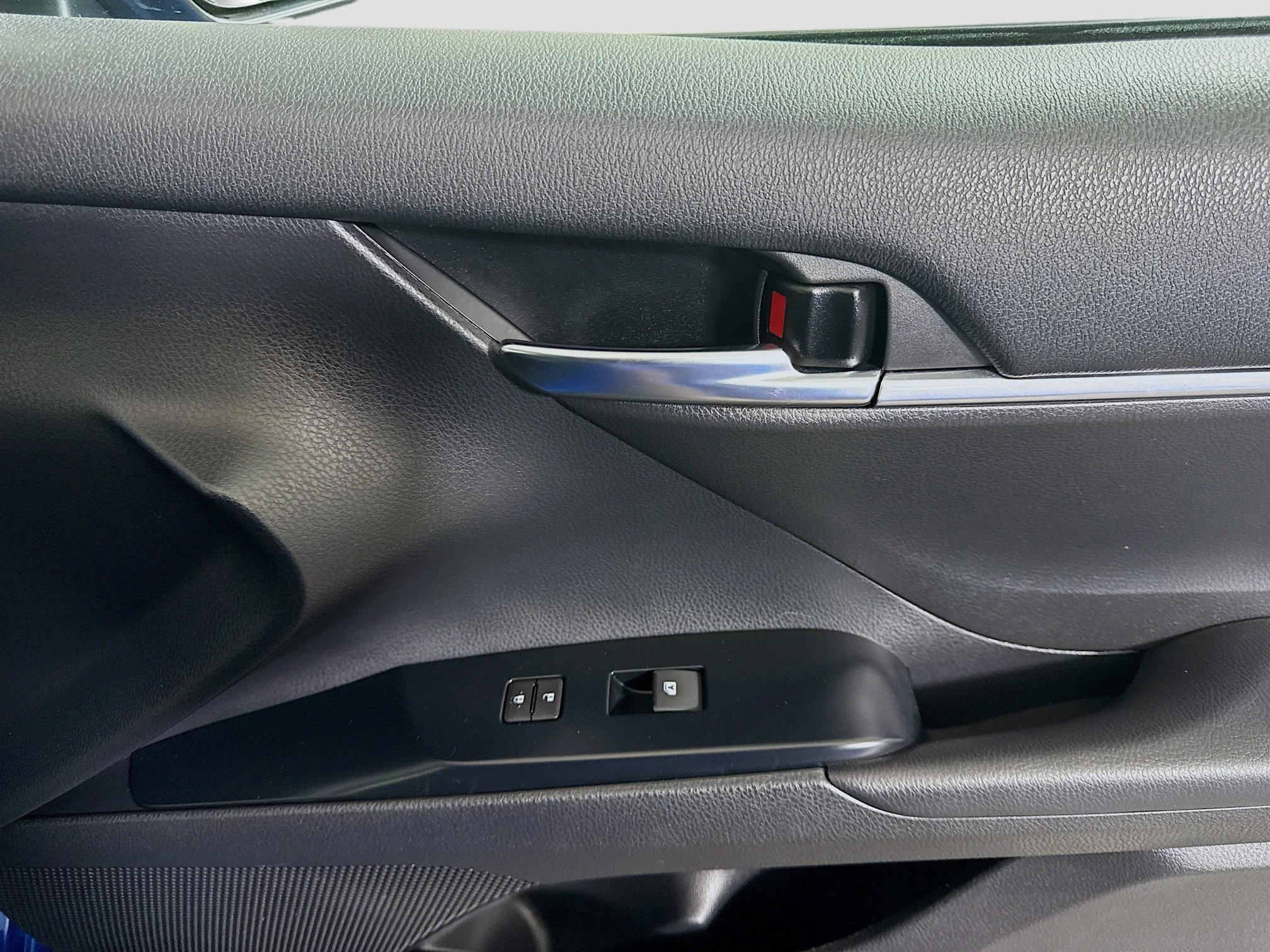 Used 2020 Blue Streak Metallic Toyota SE image 26
