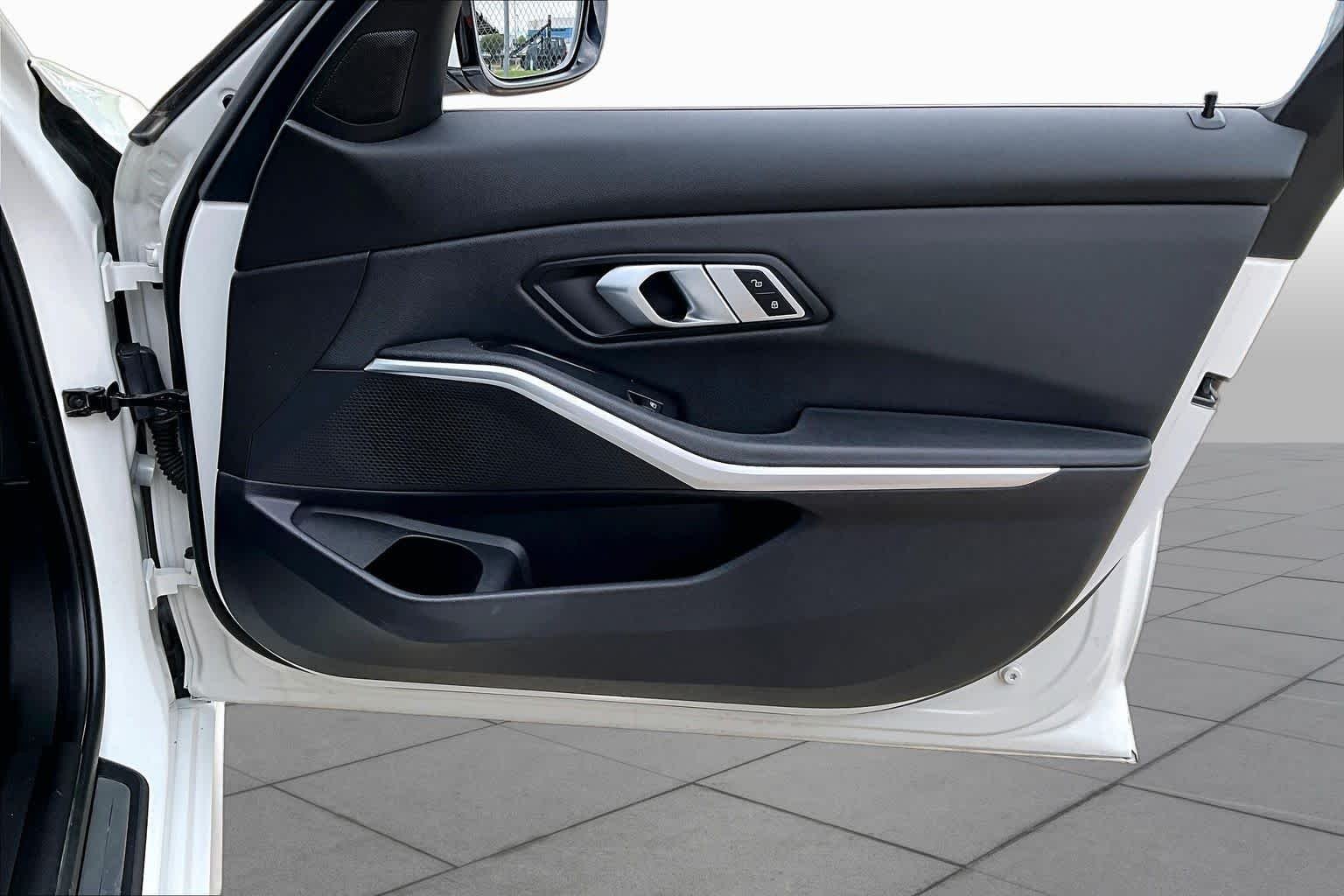 Used 2020 Alpine White BMW 330i image 26