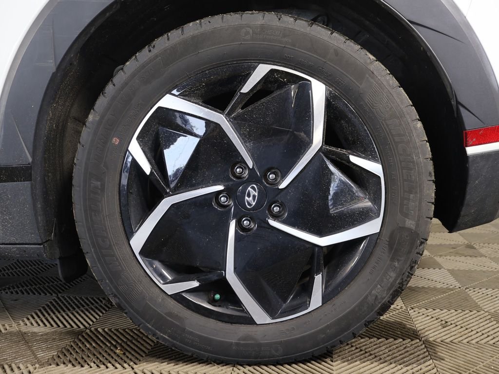 Used 2024 White Hyundai SEL image 19