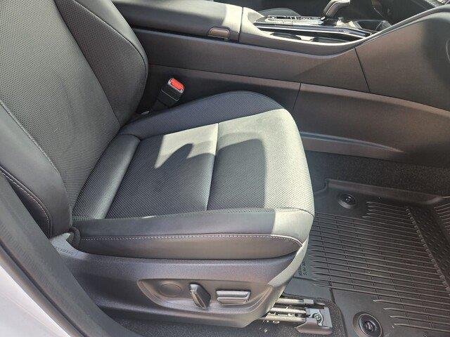 Used 2026 Oxygen White Toyota XLE image 28