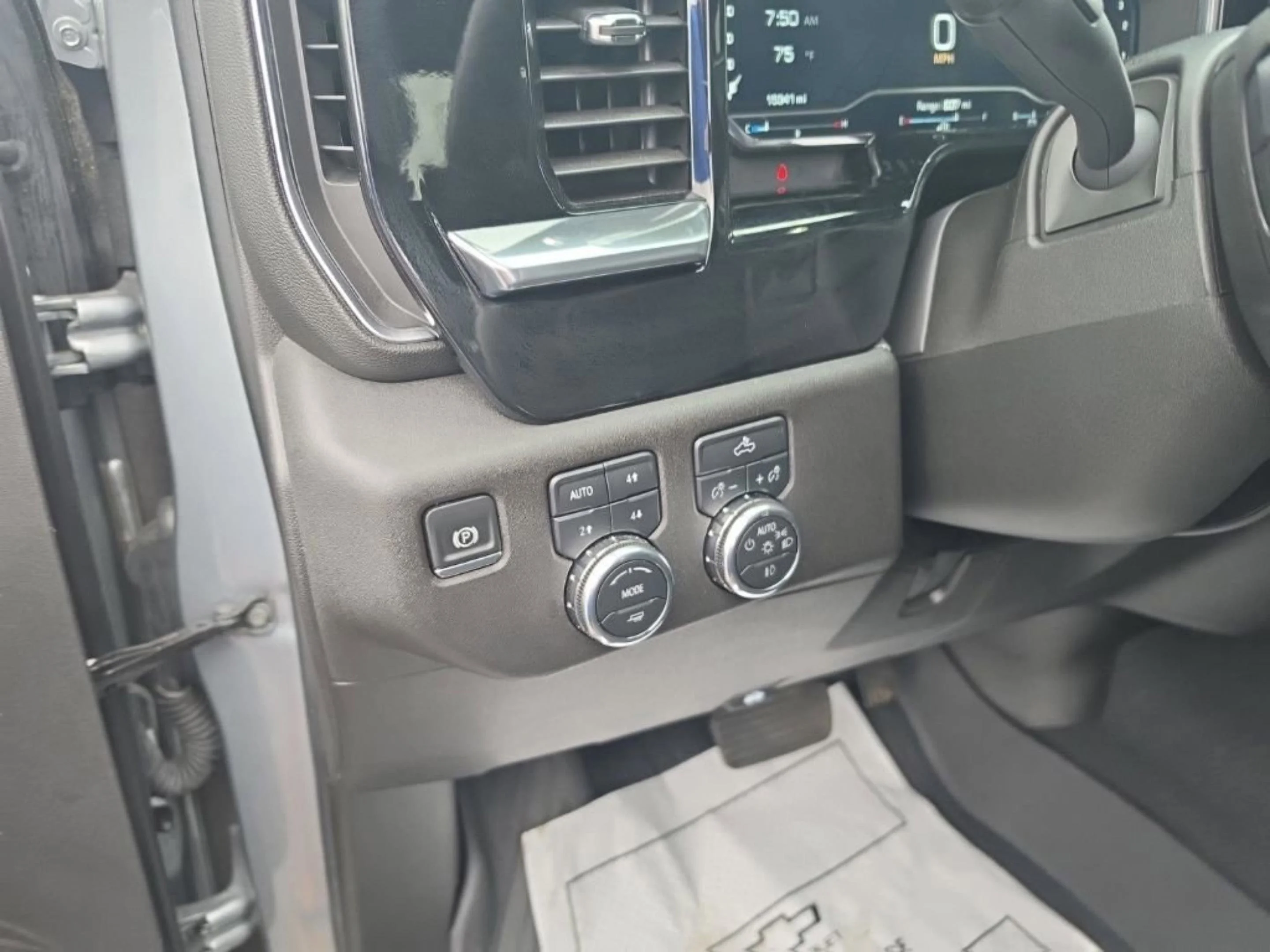 Used 2025 Sterling Metallic GMC Elevation image 14