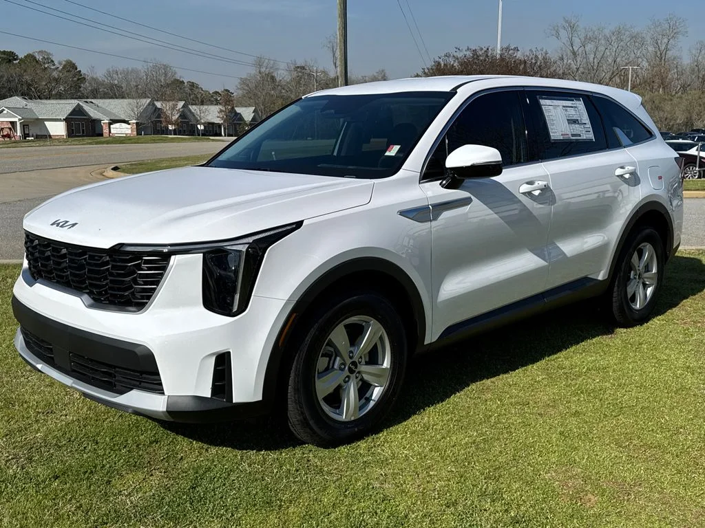 New 2026 Glacial White Pearl Kia LX image 7