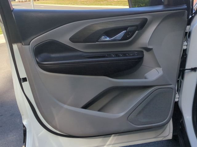 Used 2019 White GMC SLT image 30