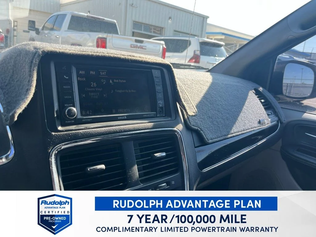 Used 2017 White Dodge SXT image 17