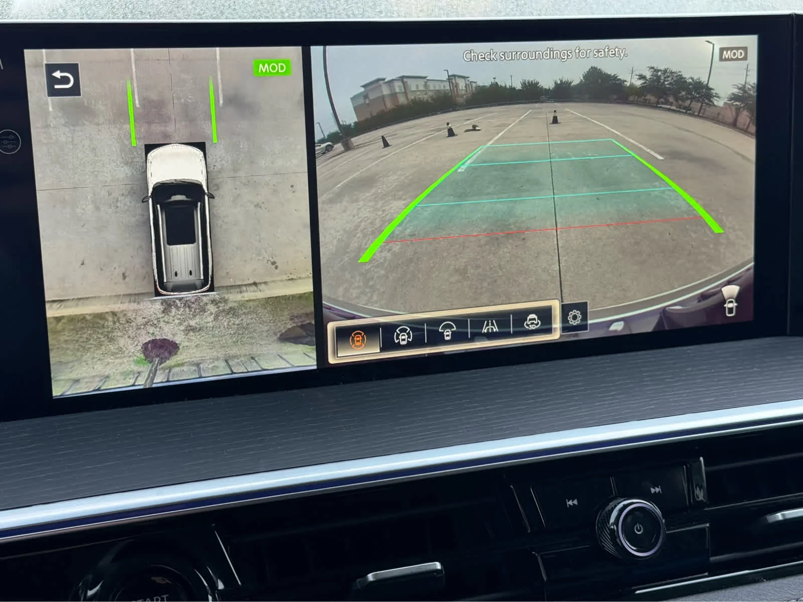 2025 INFINITI QX80 Sensory 4WD - Photo 15