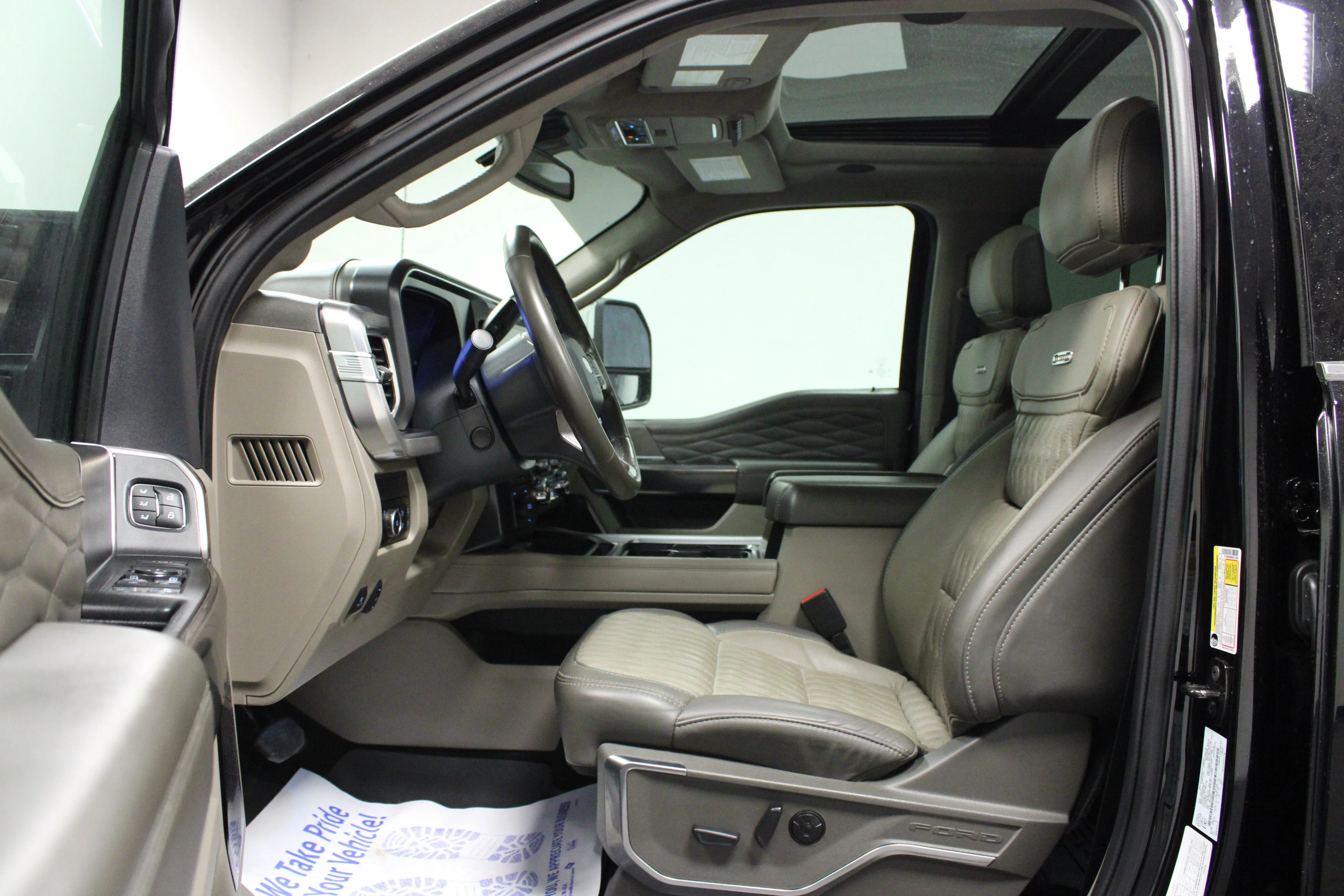 Used 2025 Agate Black Metallic Ford Platinum image 12