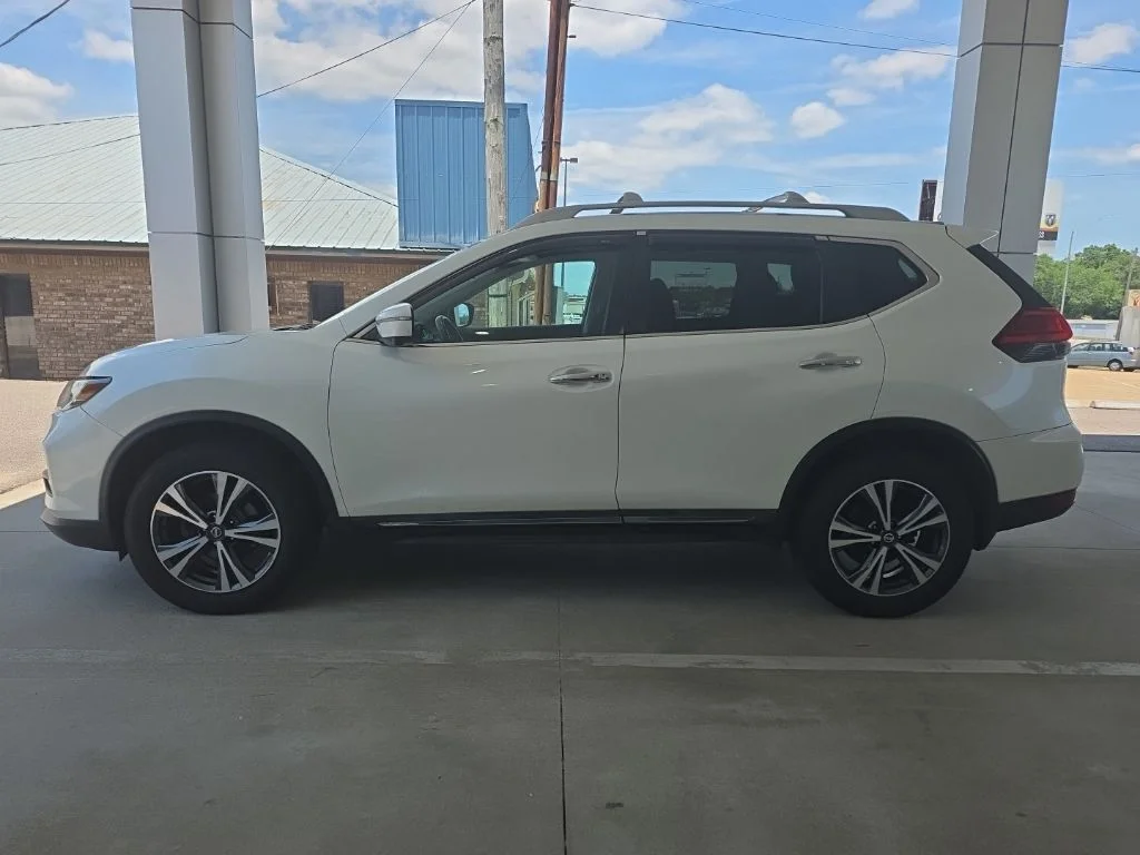 Used 2017 White Nissan SL image 2