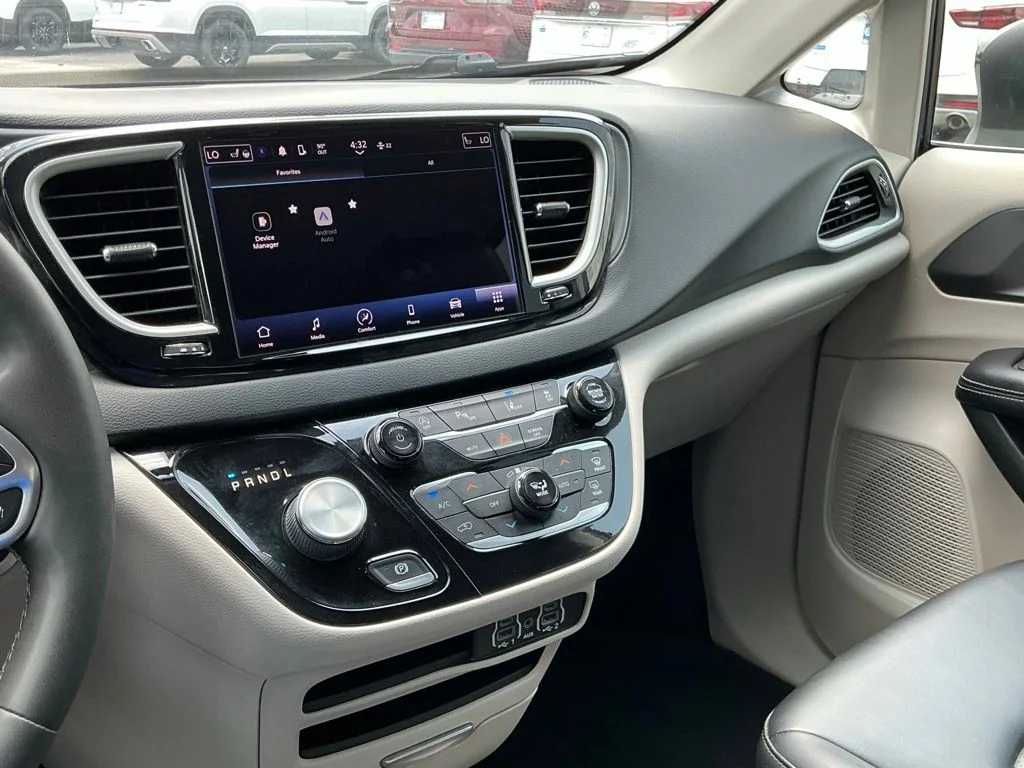 Used 2023 Black Chrysler Touring L image 46