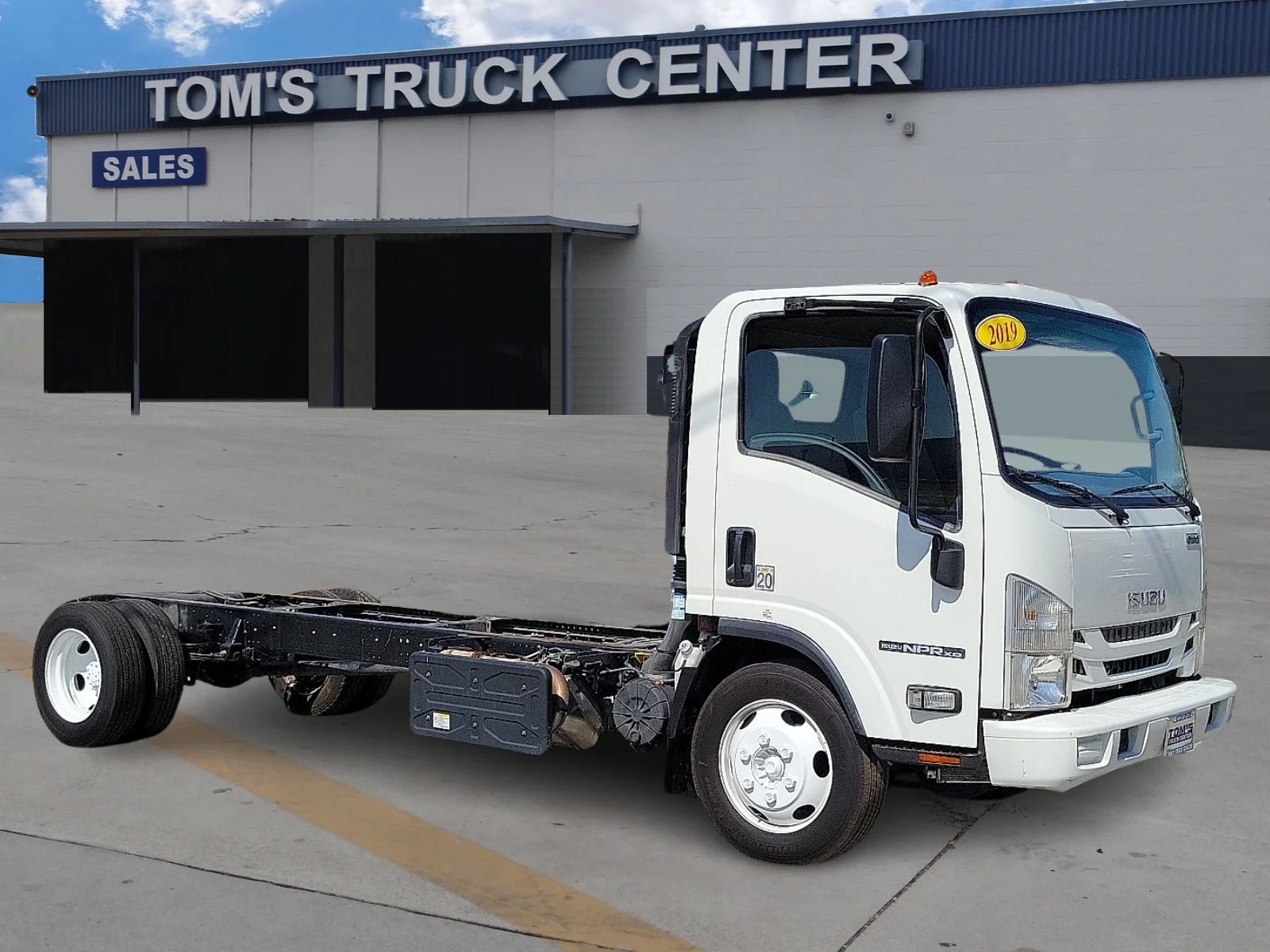 2019 Isuzu NPR-XD's photo