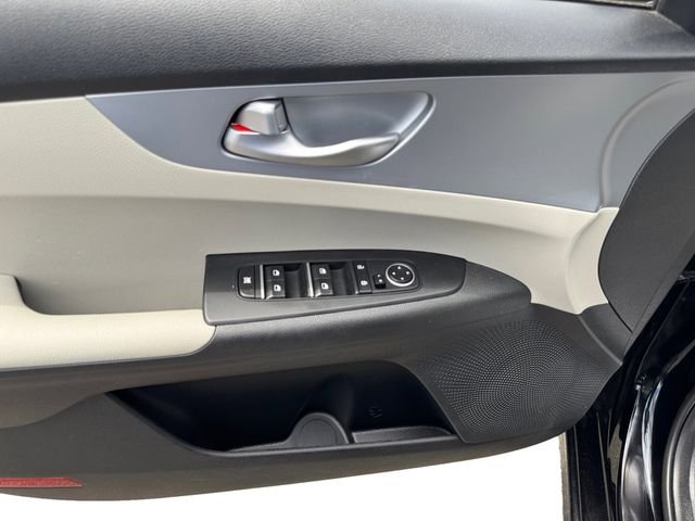 Used 2023 Black Kia LXS image 12