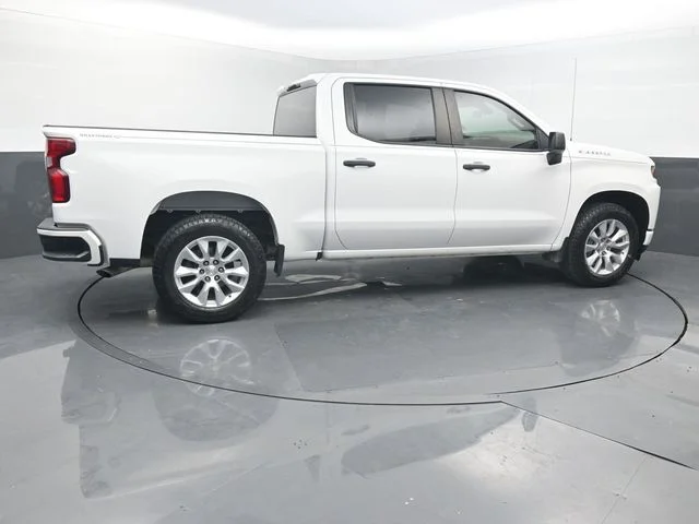 Used 2022 White Chevrolet Custom image 7