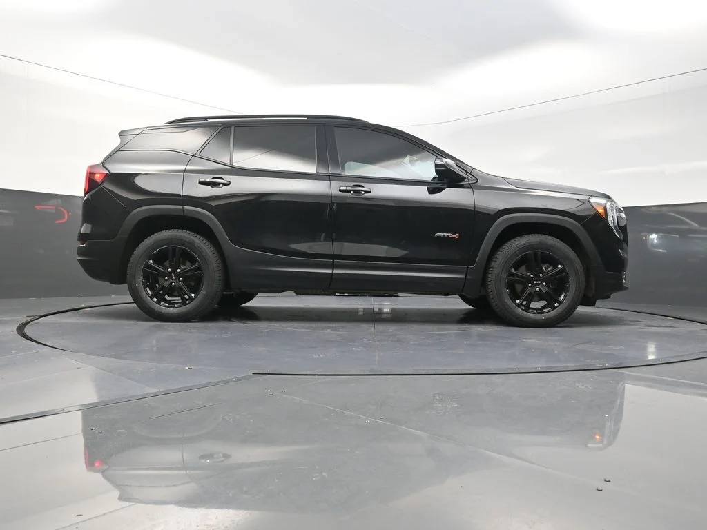 Used 2022 Black GMC AT4 image 31