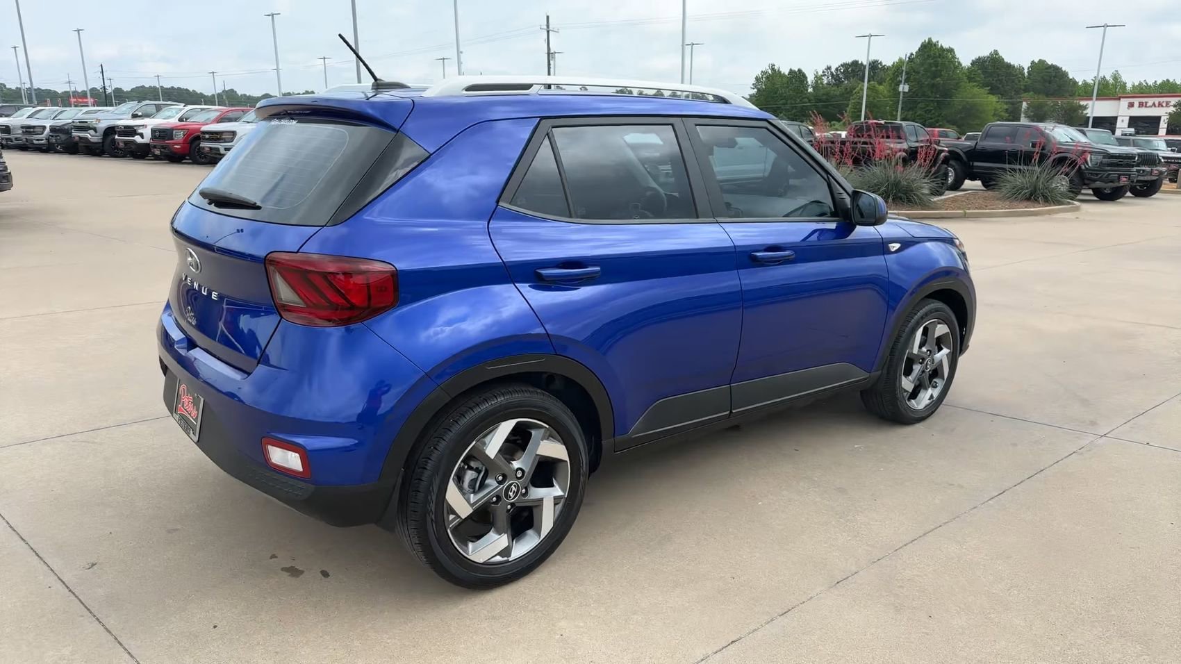 Used 2025 Intense Blue Hyundai Limited image 9