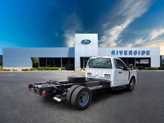 New 2027 Oxford White Ford F-350® XL image 7